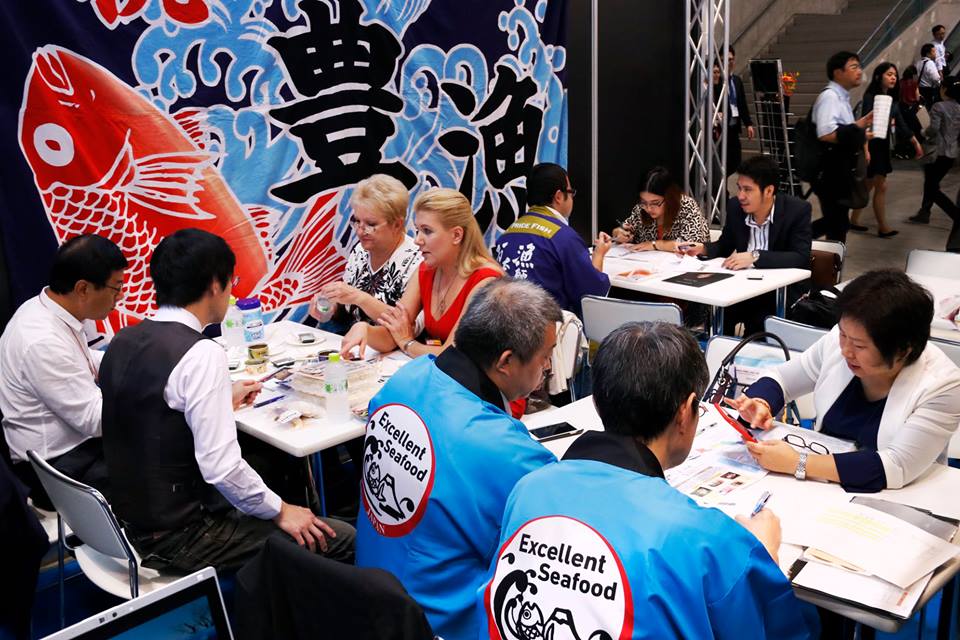 A meeting takes place at the "Japan's Food" Export Fair