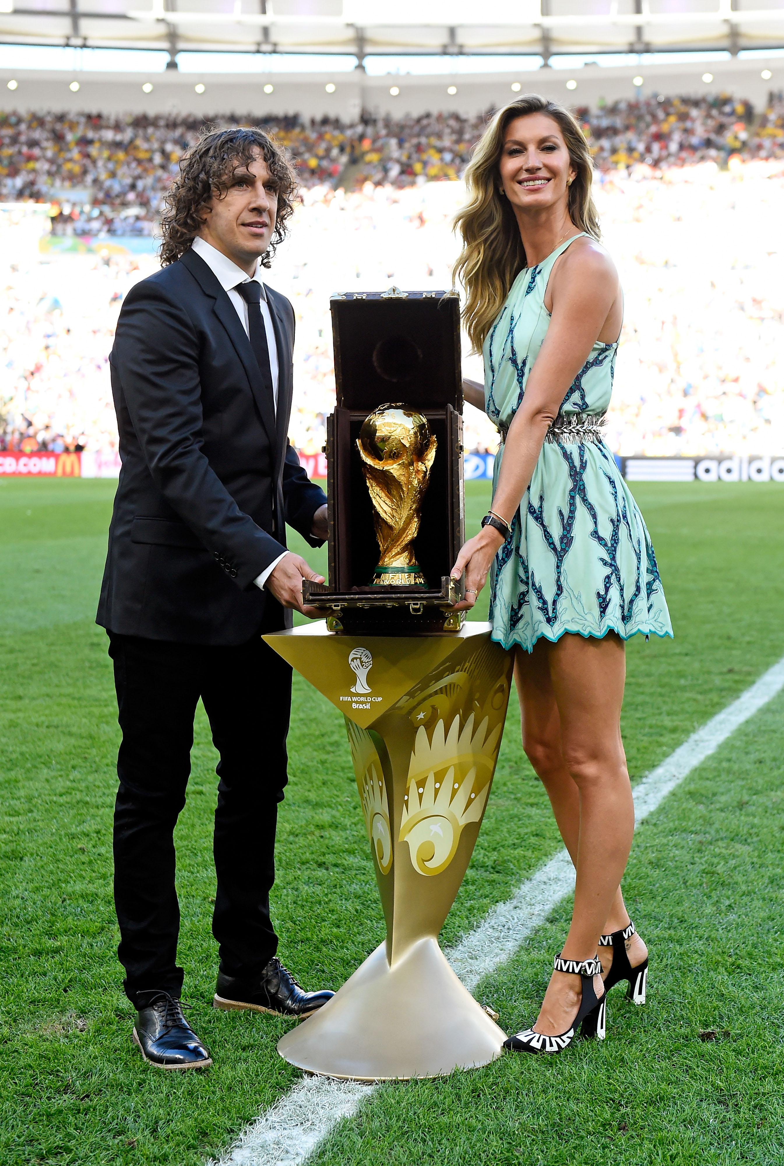 The 2014 FIFA World Cup trophy gets a Louis Vuitton case and supermodel  Gisele Bundchen for a presenter - Luxurylaunches