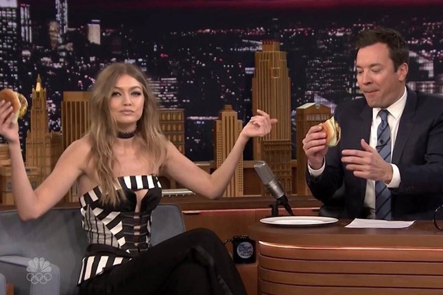  Gigi Hadid features on The Tonight Show Starring Jimmy Fallon and tucks into a burger after revealing her favourite go-to burger joint in New York. The model also disclosed how she spent the week after her 21st in Las Vegas with boyfriend Zayn Malik. 