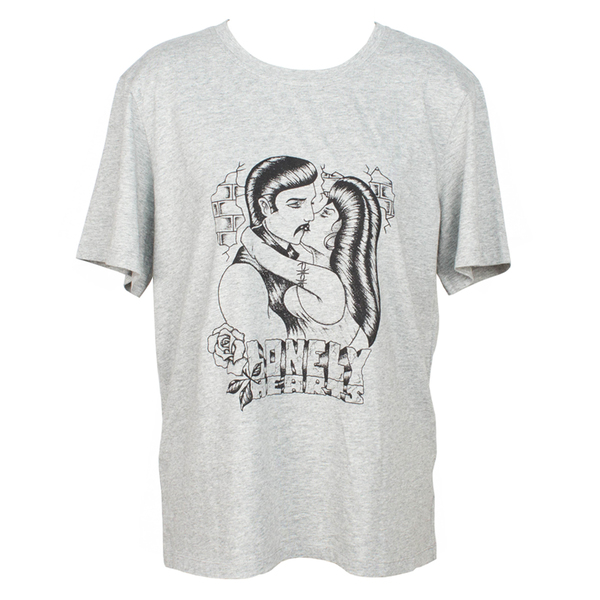 LONELY HEARTS KISSING TEE