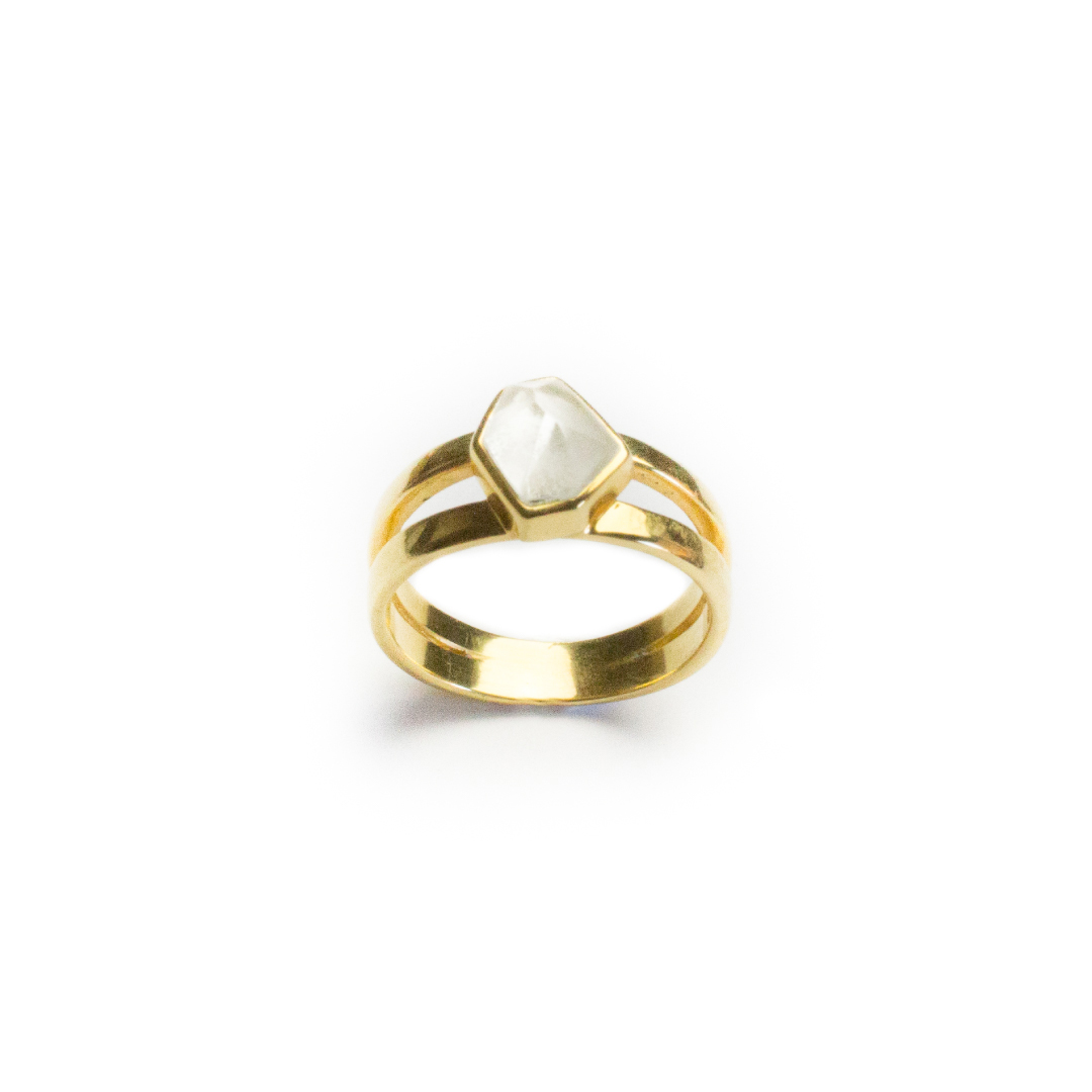 flash-jewellery-moonlight-ring-gold-standing