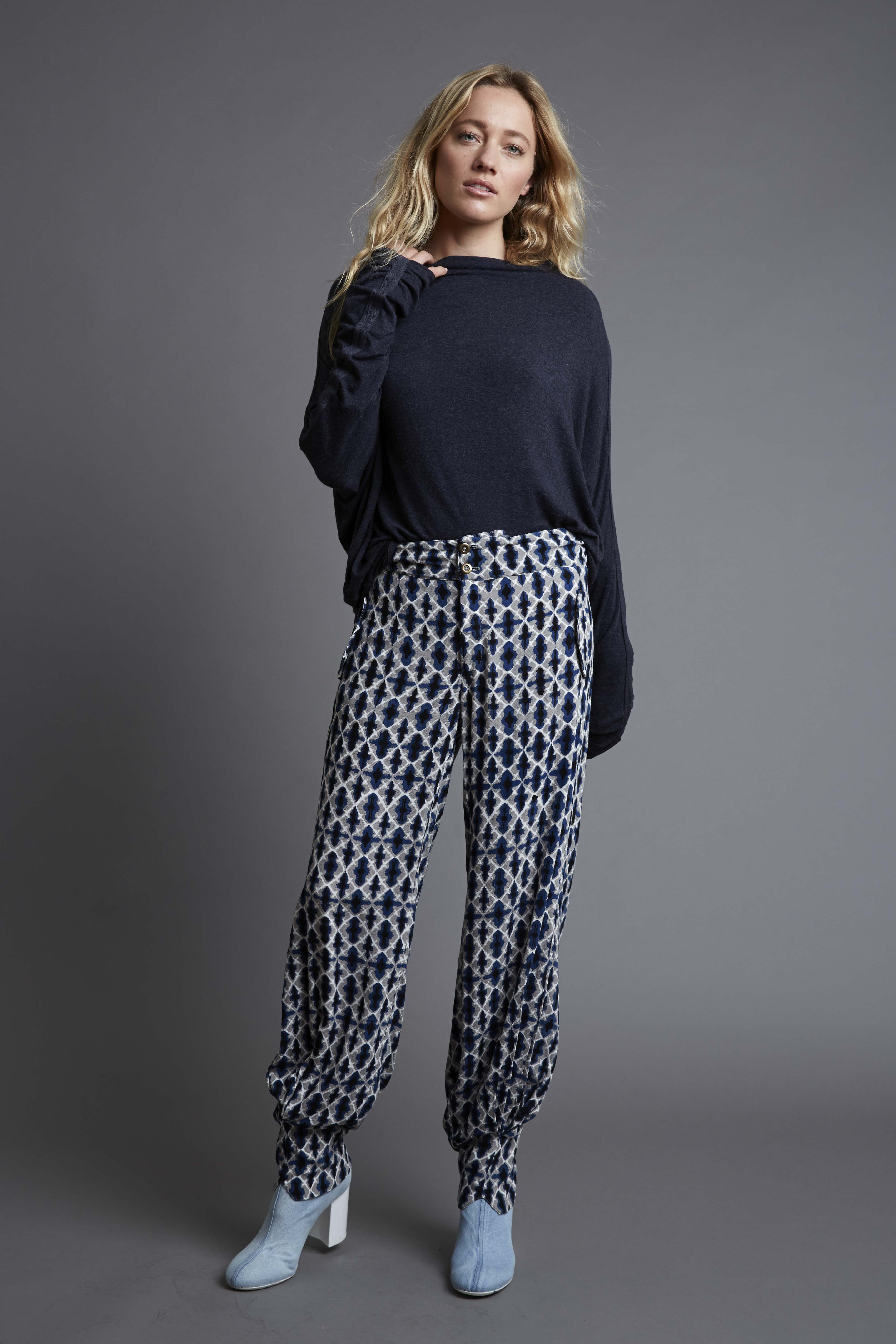 BindingSweater_GraphiteBlue-AnglepoisePant_Shibu Blue_WE-AR_AW17_RHYME-0083