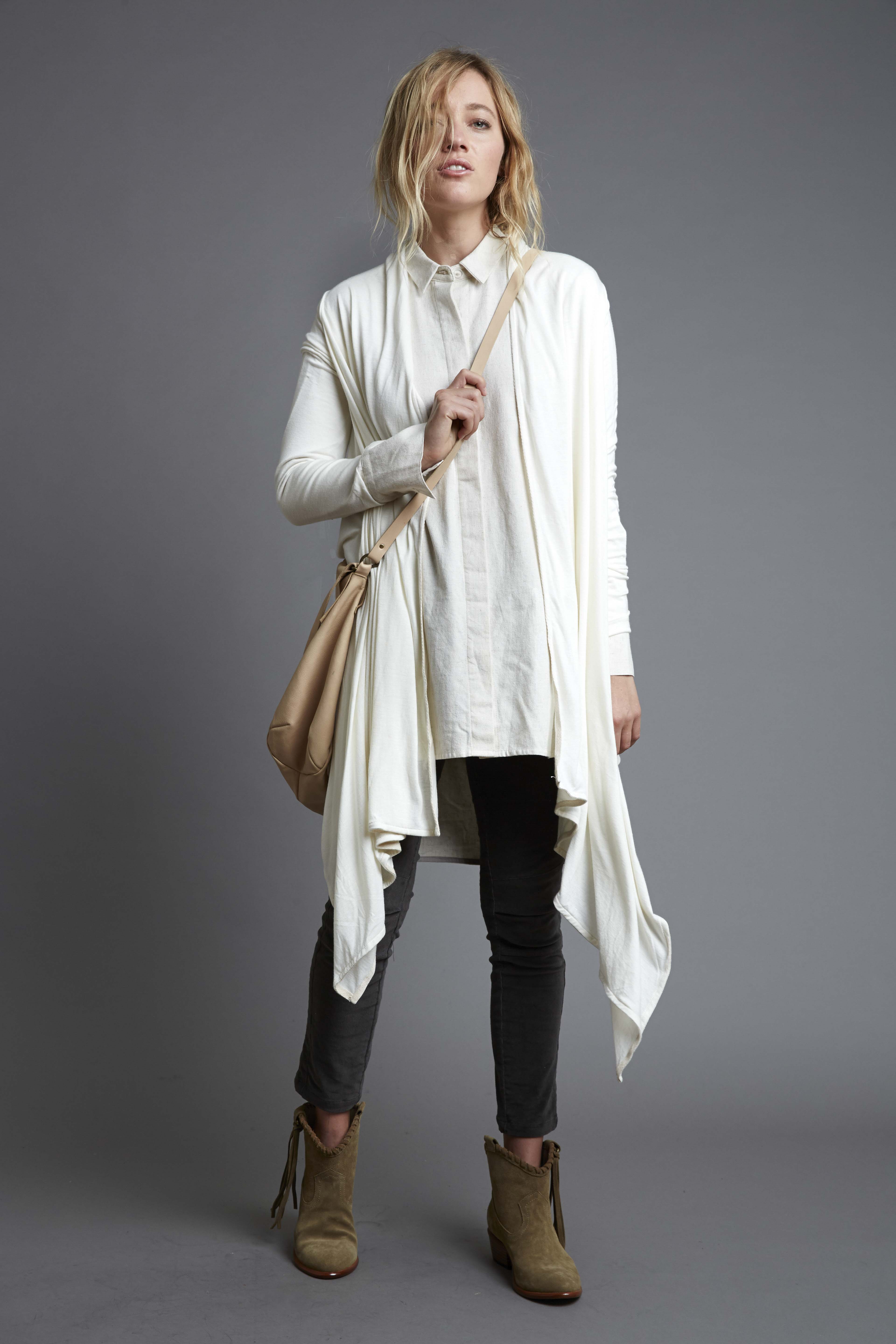 DancerWrap_Parchment-TaxieBag-KurtaShirt_Parchment-SkinnyCords_EarlGrey_WE-AR_AW17_RHYME-0959