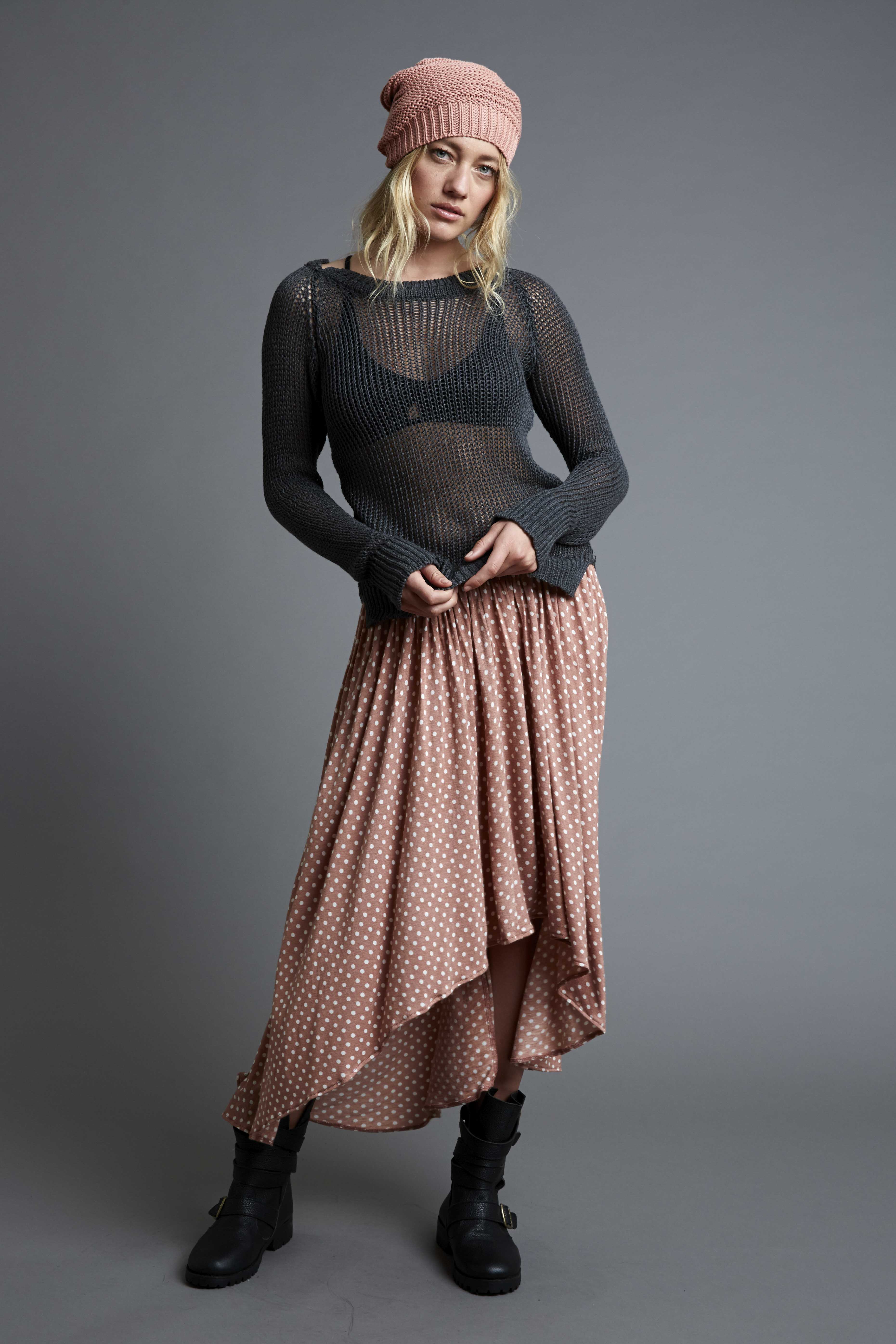 FauveSweater_EarlGrey-RoundSkirt_PolkaSplotchTeaRose-BeanieBerret_TeaRose_RadianceBralette_NeroWE-AR_AW17_RHYME-0286