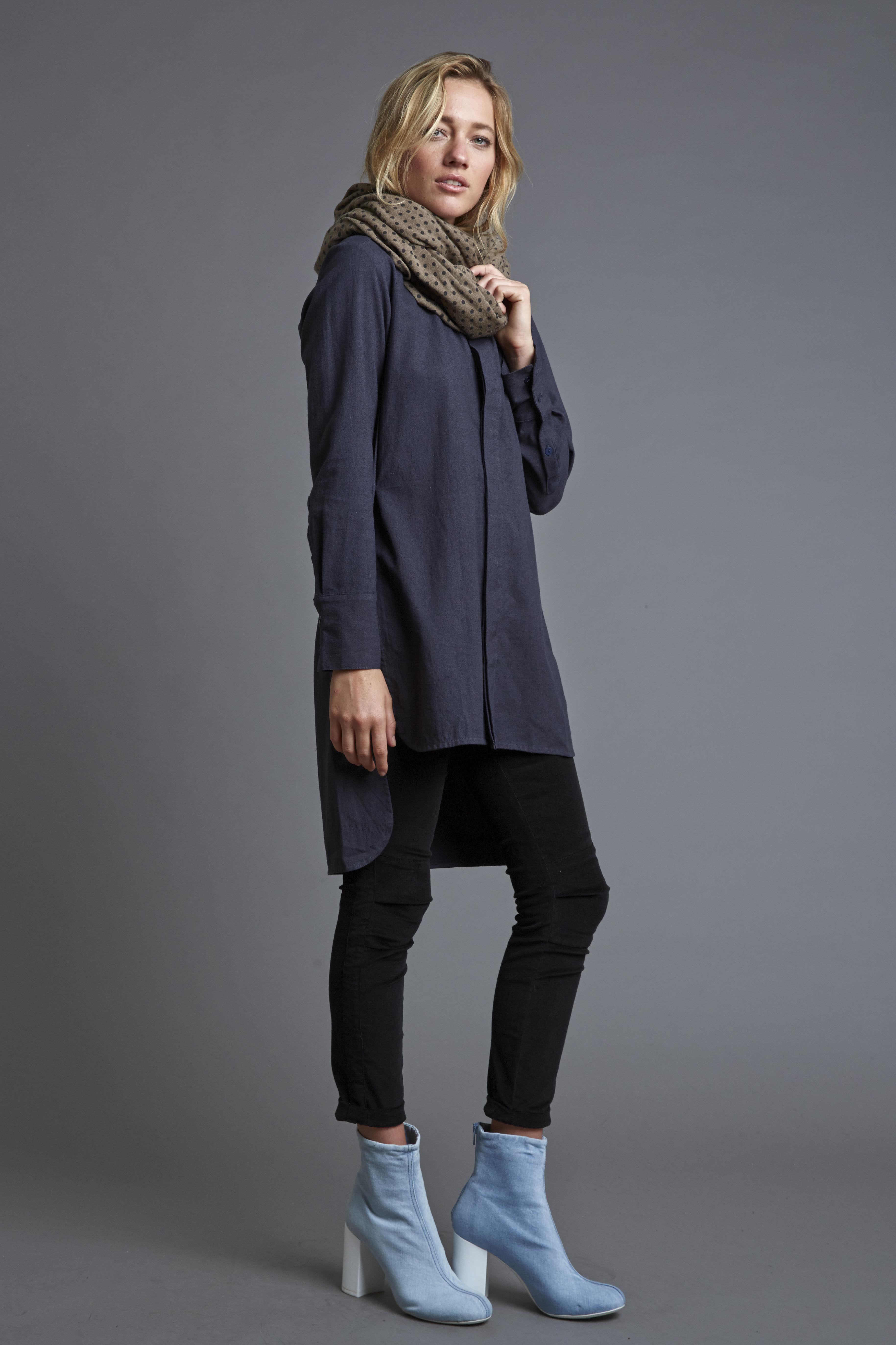 KurtaShirt_GraphiteBlue-SkinnyCords_Nero-InfinityScarf_PolkaSplotchNutmeg_WE-AR_AW17_RHYME-1137