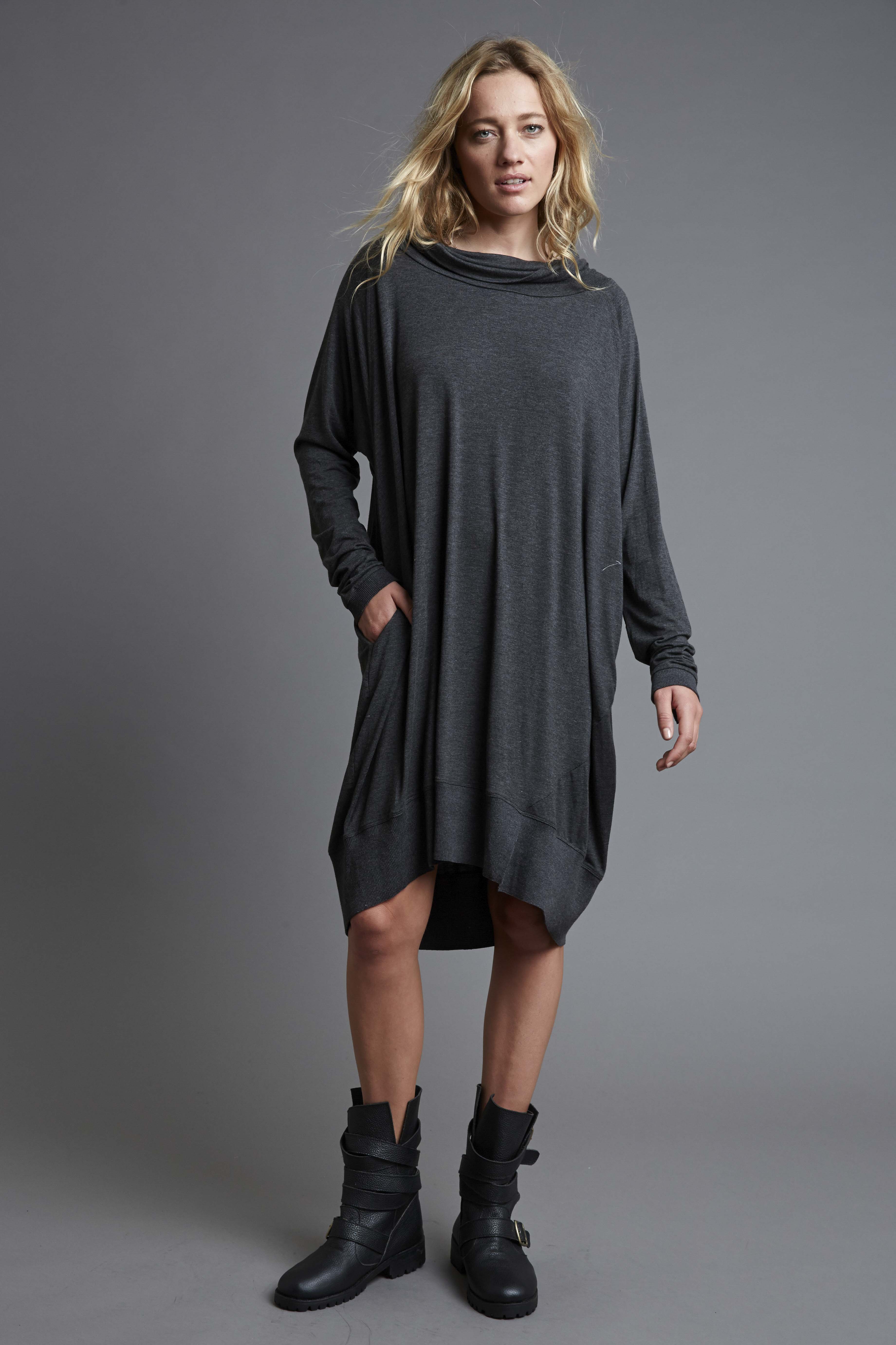 WE-AR_AW17_RHYME-AsYouAreTShirtDress_EarlGrey-0441 (1)