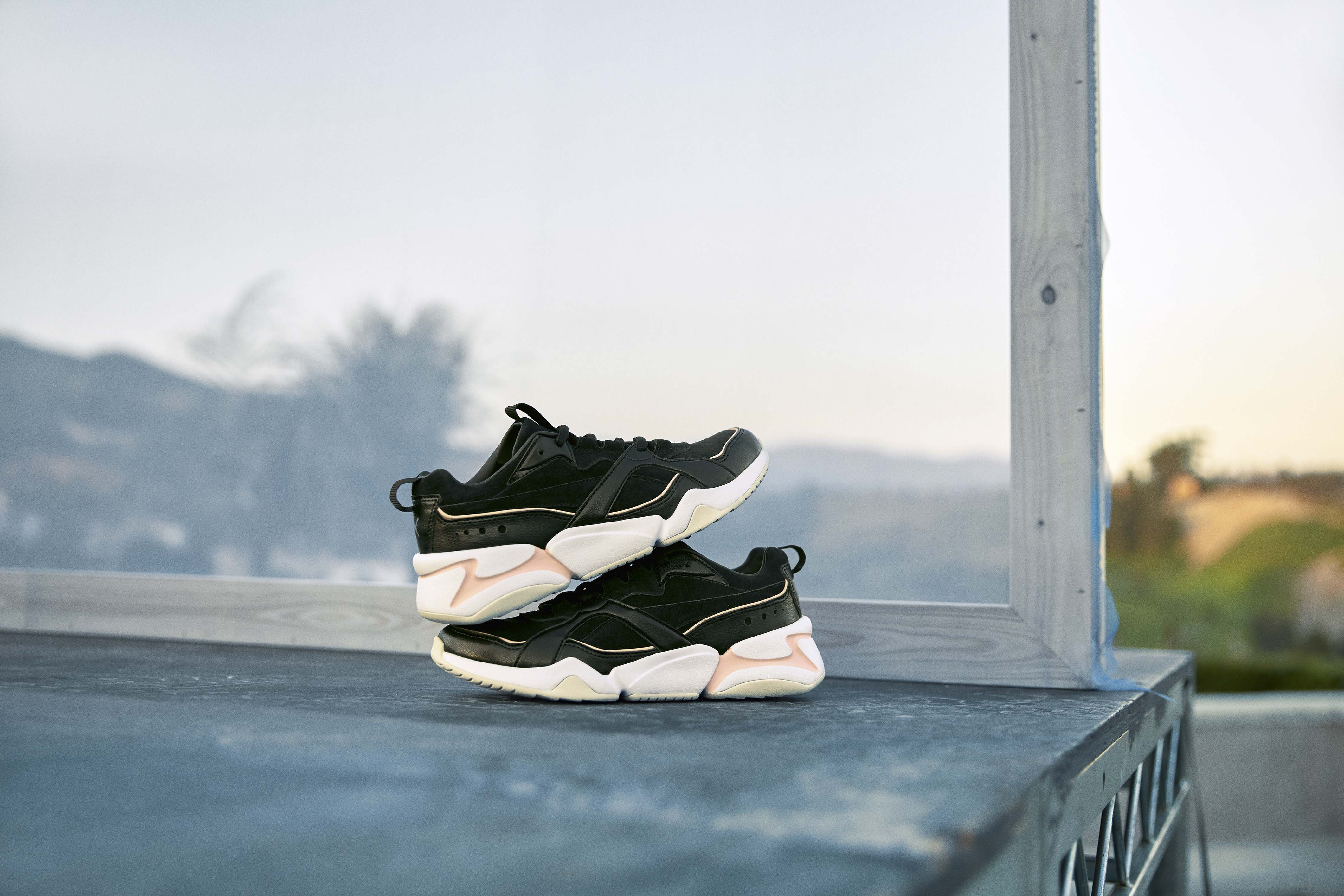 19AW_xSP_Cara_Nova-Suede_Q4_7102