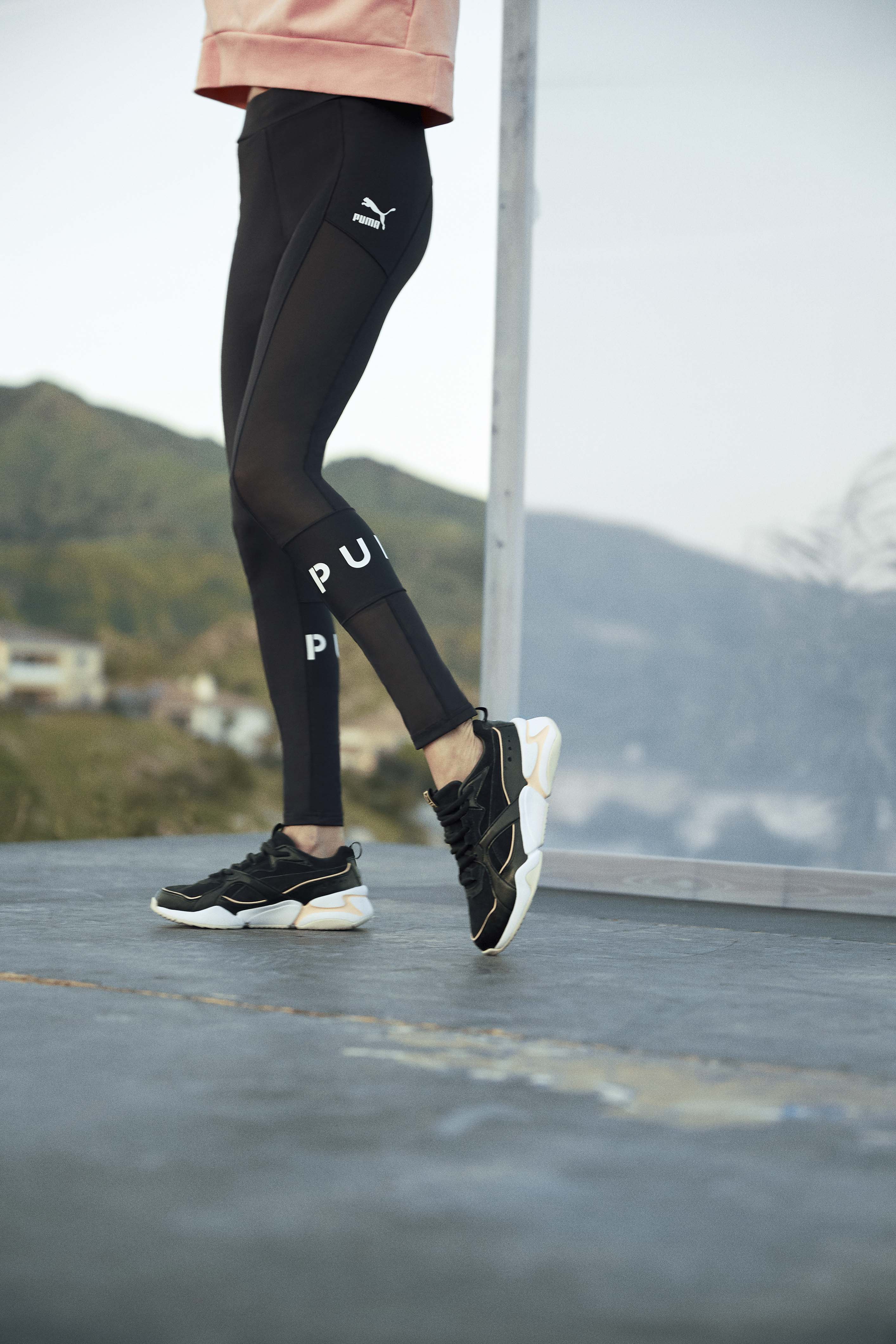 19AW_xSP_Cara_Nova-Suede_Q4_7139