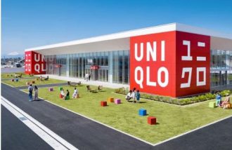 Landscape image of the exterior of the new UNIQLO Maebashi Minami IC Store with a blue sky.