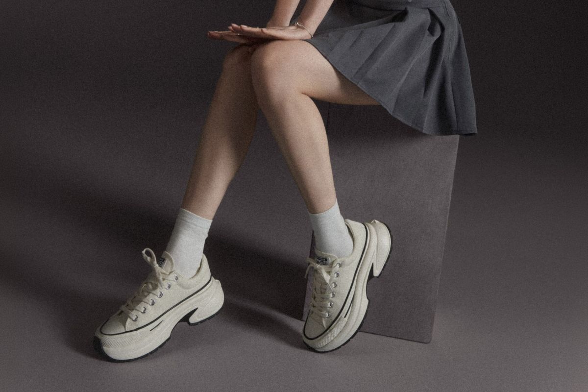 KARINA Leads Converse Run Star Crush